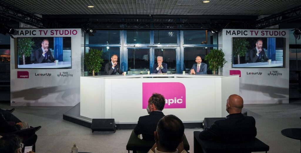 MAPIC Italy director Francesco Pupillo, CNCC chairman Roberto Zoia and Stefano Nigro, department director of the Italian Trade Agency